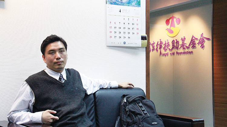用「心」爭公義，台灣第一位視障律師李秉宏
