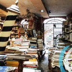 書蟲的尋寶天地，義大利威尼斯迷人小書店 Libreria Acqua Alta