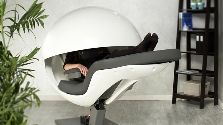 小盹怡情又養身的辦公室睡眠椅MetroNaps EnergyPod