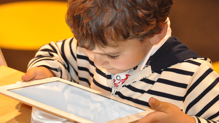 如何讓孩子合理使用高科技產品參與網路活動