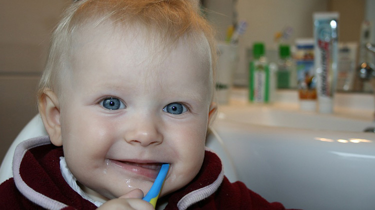 寶寶應該幾歲開始看牙醫?