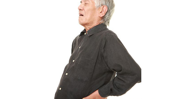腰痠背痛不是老化？　恐是晚期攝護腺癌骨轉移！
