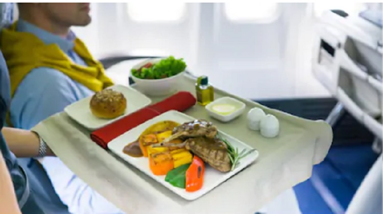 為何食物味道在飛機上嚐起來不一樣