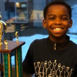 八歲小難民成紐約州象棋冠軍 獲善款助其餘移民