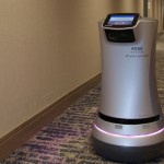 機器人Rosé為飯店執行防疫客房服務