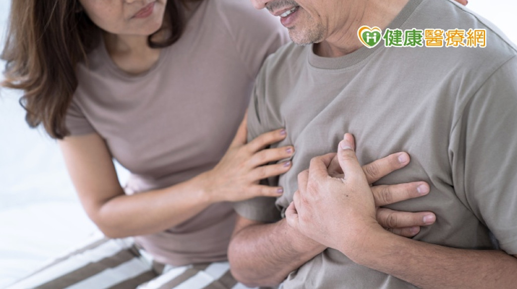 心臟病發作是什麼感覺？　只有突然、劇烈的擠壓胸口痛？