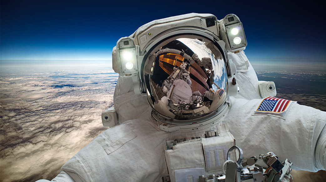 星界 宇航員 天文學 氣氛 美麗 黑色 藍色 雲 宇宙 創作的 暗 土 能源 工程 環境 勘探 幻想 飛行 漂浮的 未來 重力 颶風 旅程 性質 軌道 人