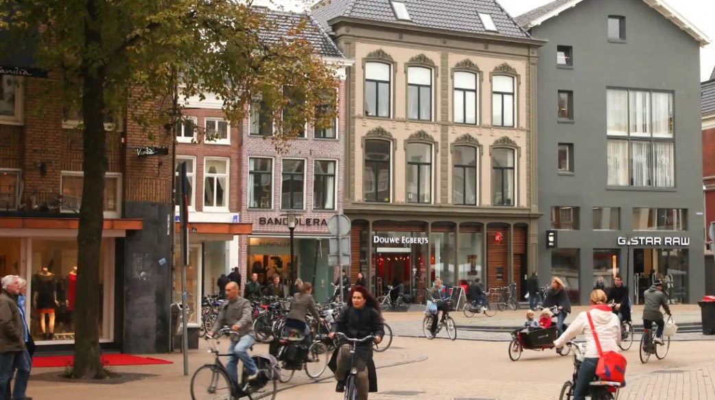 爭取行的安全，荷蘭公民上街！翻轉汽車優先邏輯，成為今日自行車天堂
