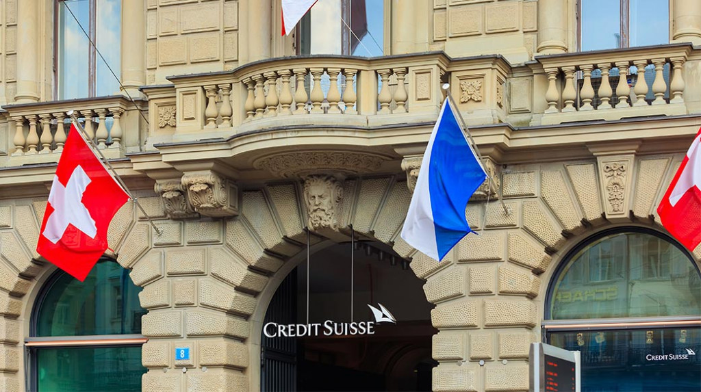 城市 瑞士 建築 正面 銀行 金融 銀行業 戶外 牆 石 標誌 標誌 窗口 拱 陽台 建築 旗 瑞士人 歐洲 歐洲的 慶典