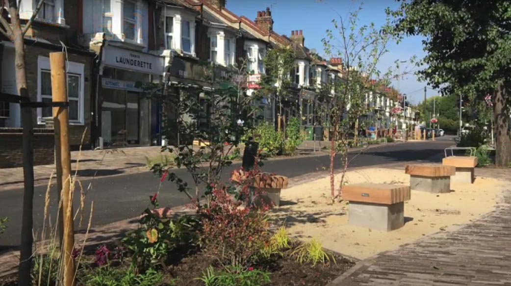 住宅區內老有汽機車抄近路擾民怎麼解？英國推「低交通流量社區」，有效減少住宅區車流量