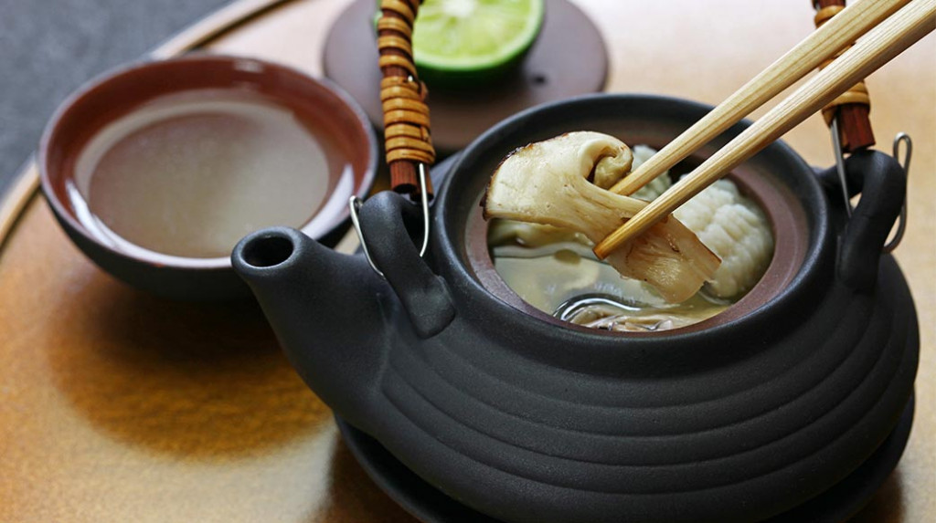 蘑菇 日本 美食 食物 茶壺 陶器 蒸 美味 湯 菜 日本 京都 傳統 肉湯 服務 柑橘 成分 健康 背景