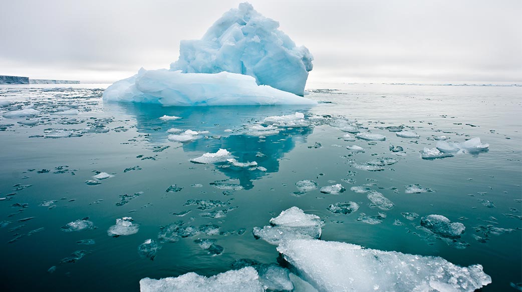 北極 冷靜 環境 凍結的 冰河 冰川 冰 冰山 融化 性質 海洋 海 海景 安寧