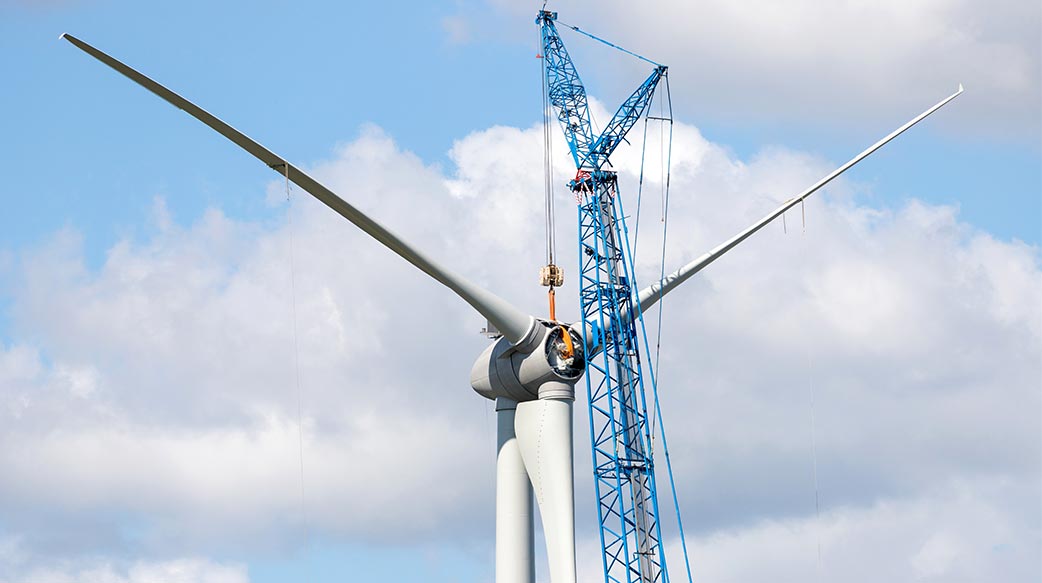 風力發電機組 安裝 裝配 轉子 渦輪 風能 風車 功率 能源 風 替代能源 電力 可再生能源 發電機 環境 天空 藍色 未來 替代 可持續發展 可持續發展 生態 電動 施工 建 起重機 安裝 組合 安裝