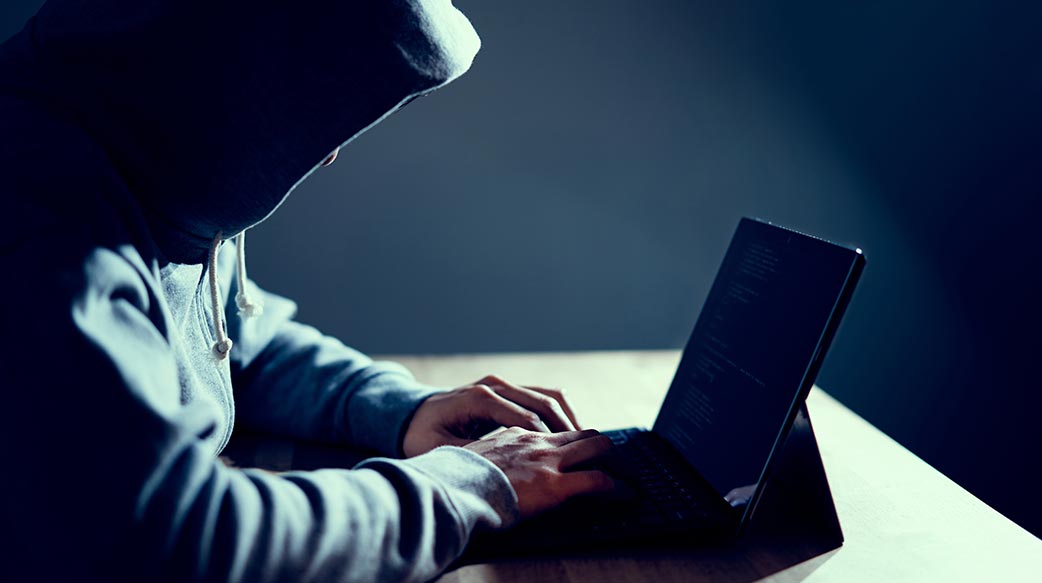 黑客 騙局 電腦 匿名 通訊 密碼 打字 程序設計 盜竊 技術 賊 偷 人 恐怖分子 信息 犯罪 網絡 安全 電腦 餅乾 男人 數字 危險 病毒 因特網 刑事 間諜 網絡 筆記本電腦 數據 非法 男人 暗 在線 隱私