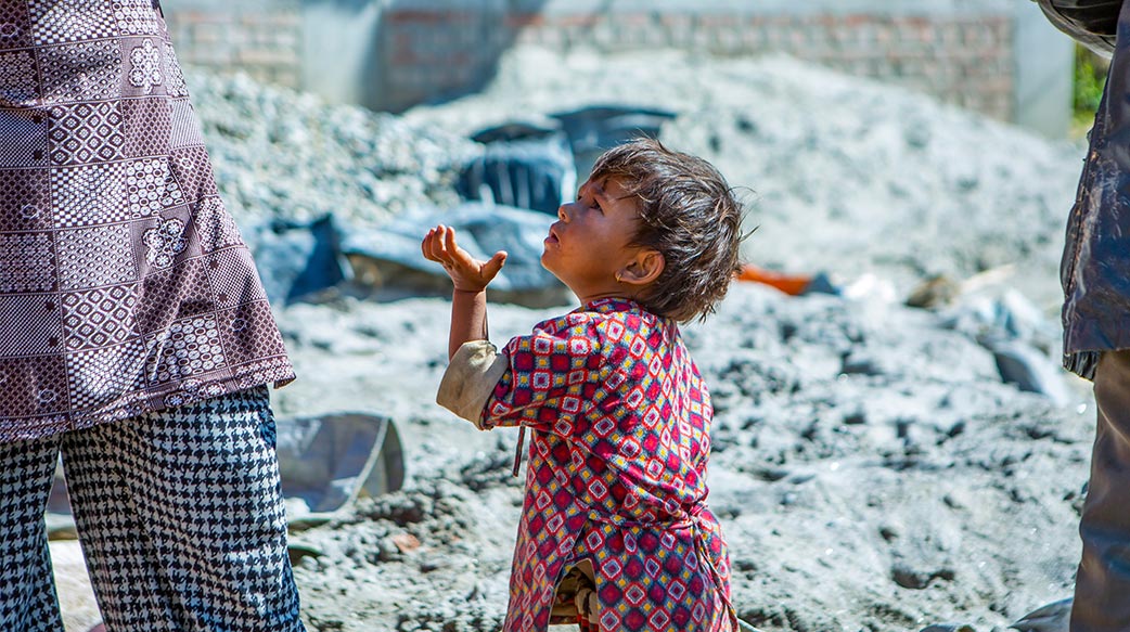 臟 餓 幫助 差 尼泊爾 愛 人的 女孩 年輕 世界 孩子 鄉村 苦難 小 臉 飢餓 貧窮 肖像 戶外 第三 亞洲人 希望