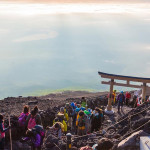日本富士山成為垃圾山