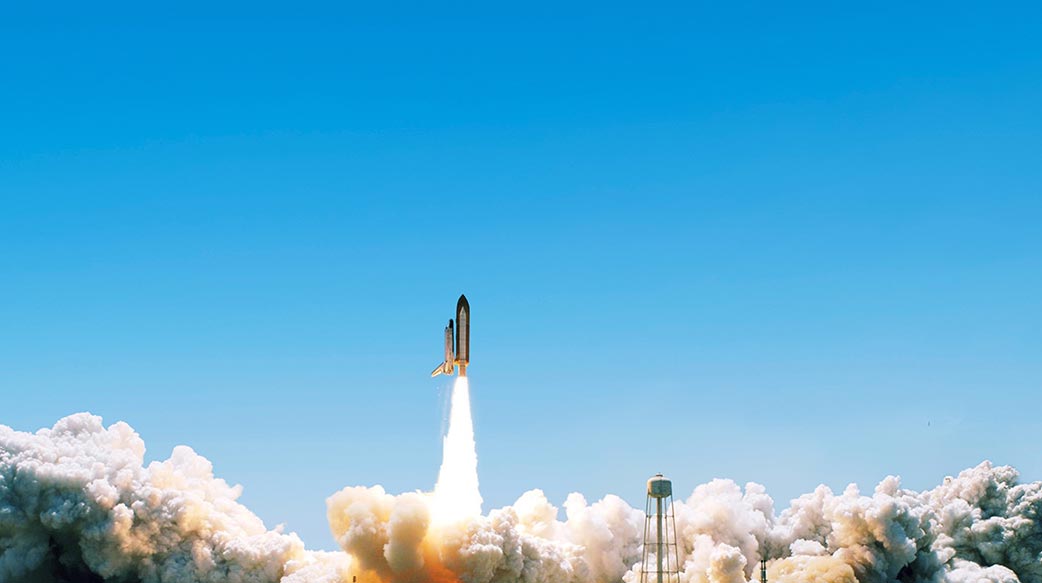 使命 宇航員 起飛 勘探 取 跳 星系 火箭 吸煙 科學 站 藍色 通過 旅遊 飛船 發射 船 開始 探險者 穿梭 飛行 翼 背景 發現 雲 設計 爆破 系統 空間 離 航程 技術 天空 火 光 飛 運行 軌道