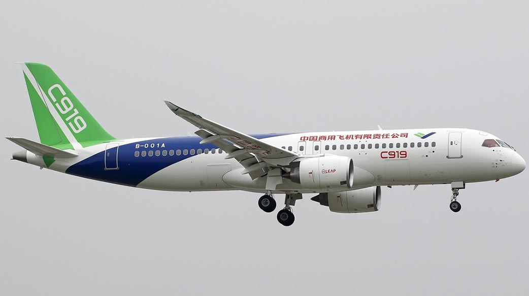 中國首架國產客機在新加坡國際首秀