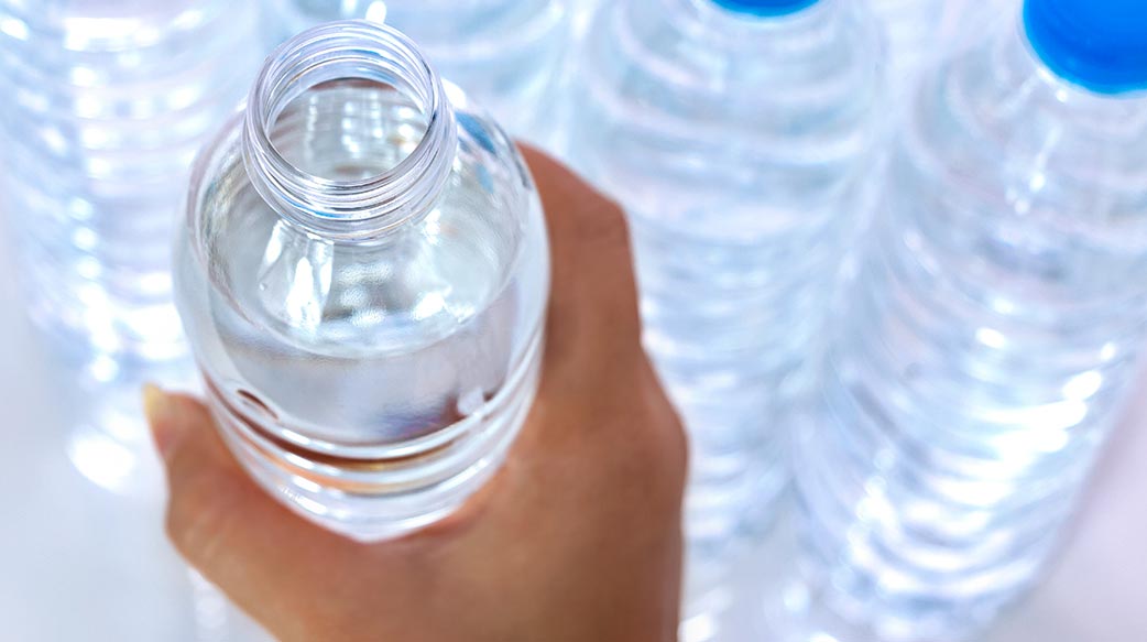 瓶裝水含有的塑膠微粒比想像中高