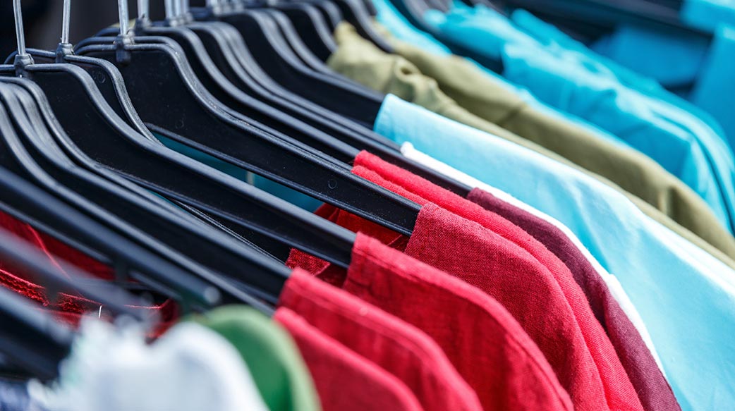 家裡過多的衣物到底應該賣掉、捐贈還是丟棄？