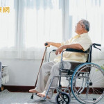 背痛別拖！醫曝「骨質疏鬆警訊」　一聲「喀」就可能骨折