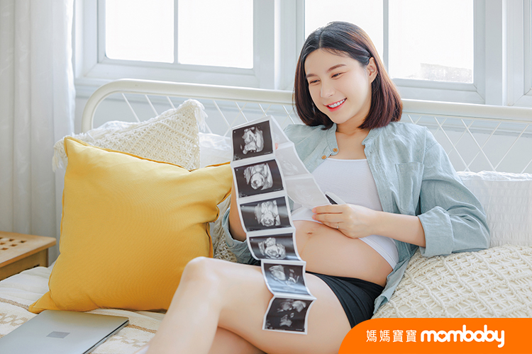 Young,Asian,Happy,Pregnant,Woman,Is,And,Holding,Ultrasound,4d