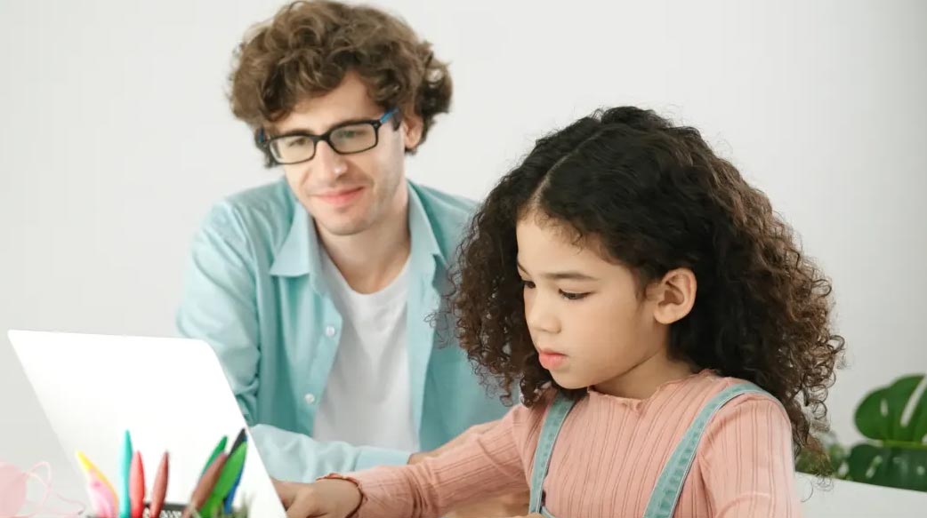 AI世代的孩子：人工智慧在年輕人生活中的潛在風險與挑戰