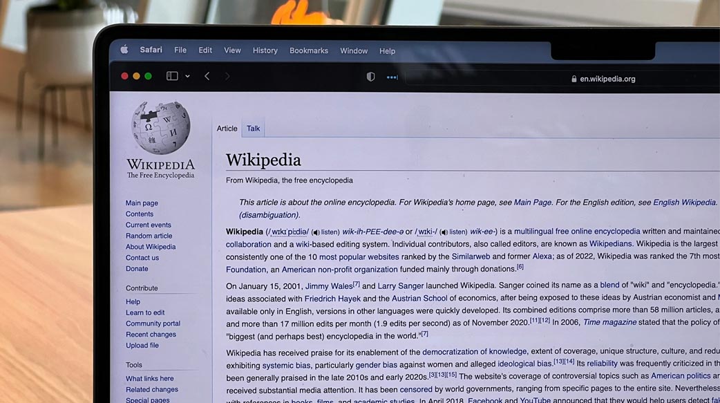 每月少 11 億次點擊！維基百科流量崩跌，AI 正在「吃掉知識的來源」