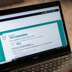 「AI 假受訪者」突破檢測、扭曲民調！知識生態系正面臨存亡危機，研究數據恐遭系統性污染