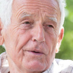 老翁吐出口中樹葉，被罰250英鎊