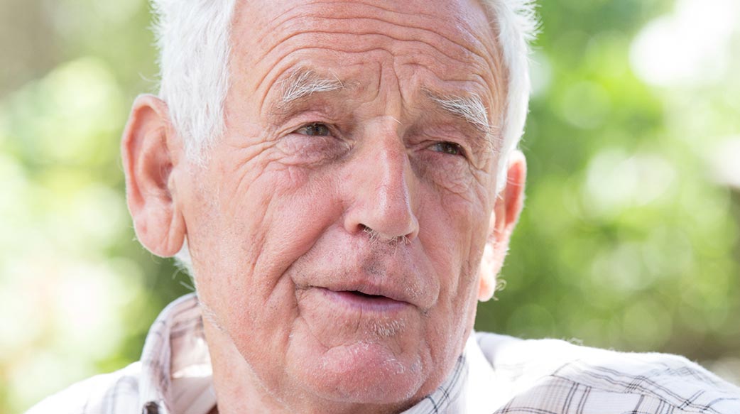 老翁吐出口中樹葉，被罰250英鎊