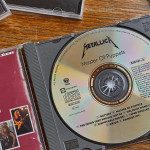 串流聽膩了？現在全球年輕人都在搶 CD！