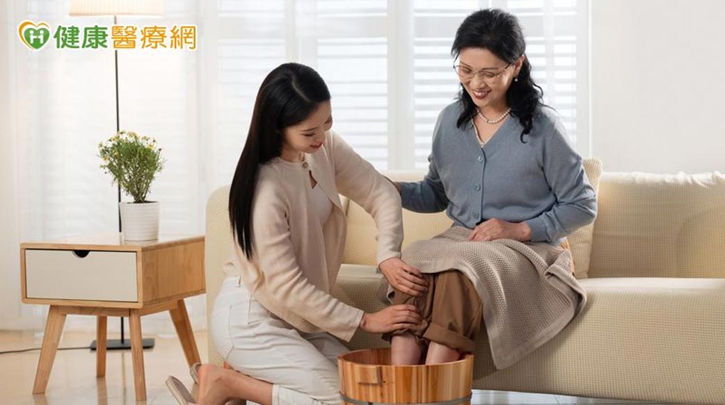 現代人久坐久站必看！專家教你透過足浴調整休息節奏、舒緩日常疲勞