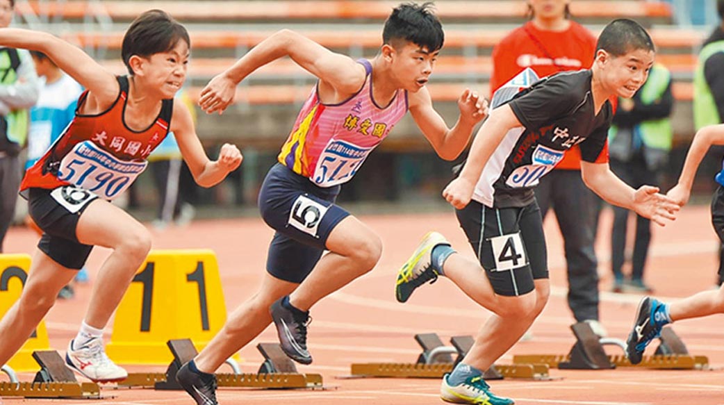 邱廉欽父子寒假活出精彩 長子日本足球營MVP背後的親子教育哲學