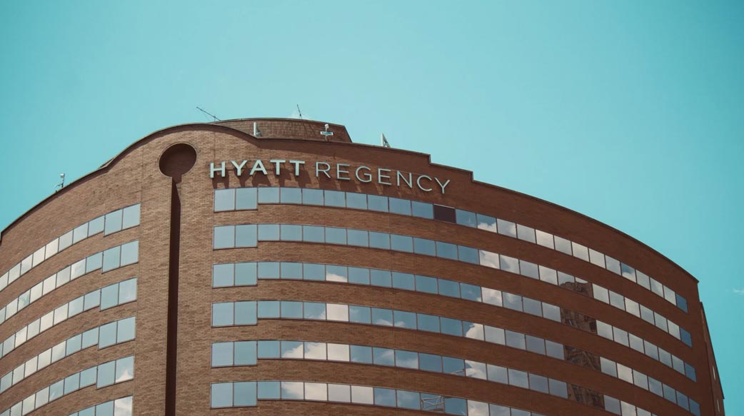 AI 讓服務回歸溫度！IHG 與 Hyatt 如何用 AI 實現「超個性化」，找回飯店人本核心？