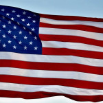 軍事 AI 控制權誰說了算？Claude 捲入伊朗戰場、OpenAI 進入機密環境，科技巨頭正在與國安體系爭奪治理主導權