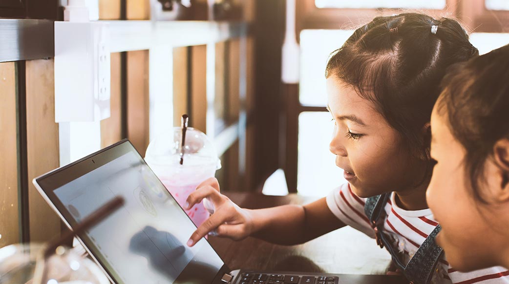 59%孩童用AI查資料，恐扼殺批判性思考