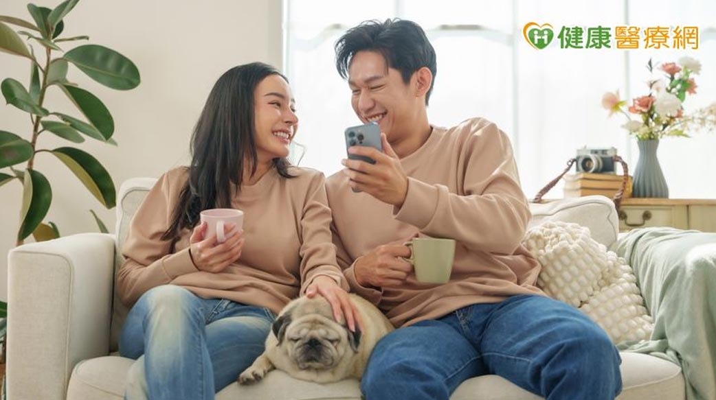 人在身旁心卻漸行漸遠？5個小習慣讓愛長久　心理師：別把對方當唯一