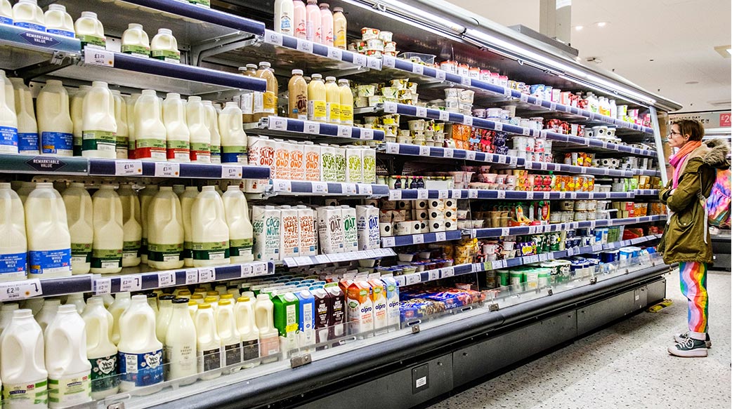 英國超市薪資爭議：通膨壓力下被捨棄的「真實生活工資」