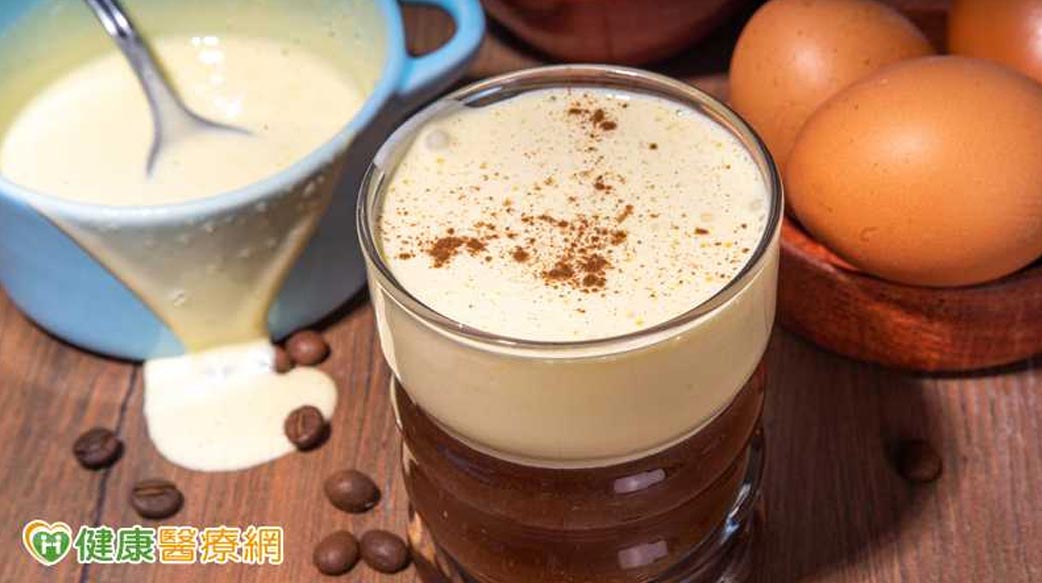 越南「蛋咖啡」掀議！網兩派吵翻　醫：蛋黃未熟恐添1菌感染風險