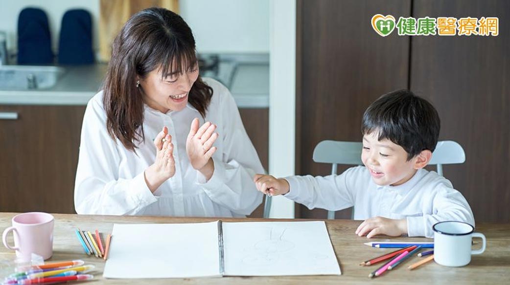 稱讚小孩別只說真棒！面對壓力成長環境　專家教如何練好孩子的心理韌性