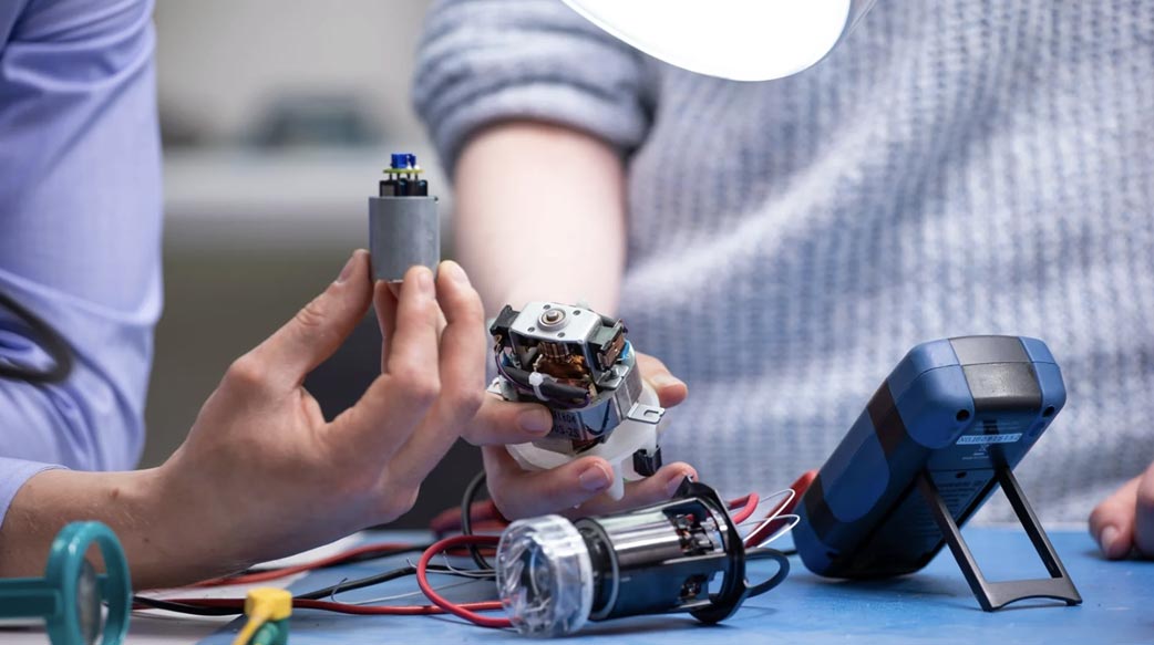 Dyson 工程長談家用機器人的邊界，為什麼你家的手持吸塵器還不會消失？
