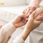 罹癌要跟年邁父母說嗎？癌症年輕化中年患者陷兩難 　醫：先思考2個問題