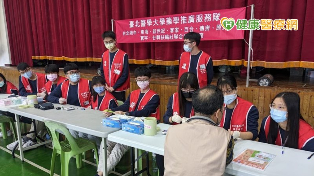 孩子暑期作息易失序、長輩用藥藏風險　北醫藥學服務隊推廣健康教育