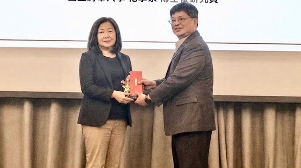 癌症奈米藥物研發成果 榮獲傑出技術獎 許毅芝教授：願成為神恩典的見證