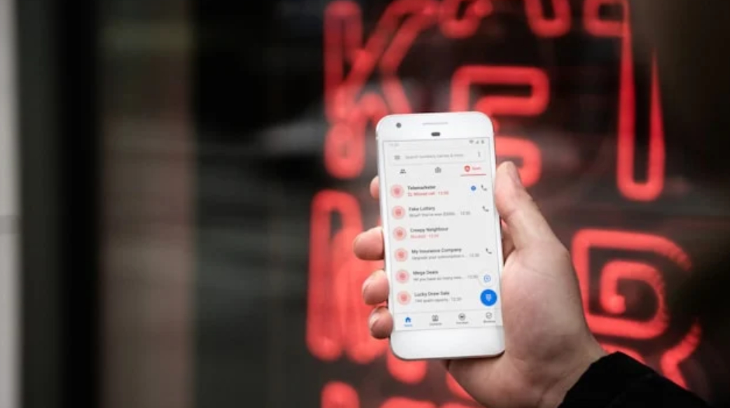三秒複製聲音、一通電話掏空存款，Savi 要用「即時通話監控」反制 AI 詐騙
