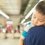 年輕人周末補眠！研究：憂鬱症機率可能低逾4成　專家提醒適當就好