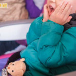 孩子搭飛機鬧不停？專家教6招安撫　別只急著要求「不要哭」