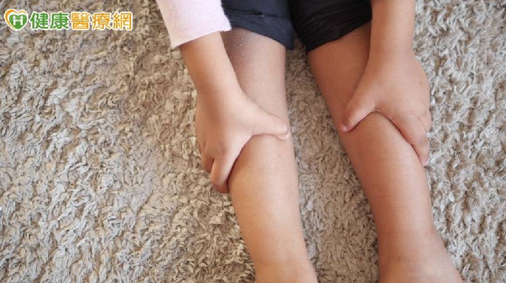 晚上腳痛是在長高？醫破解「生長痛」異常紅腫痛快就醫