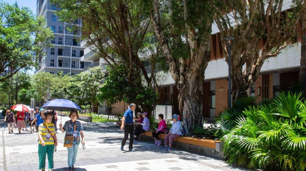 長輩想住社宅卻卡「數位門檻」？北市平台60歲以上僅占7%